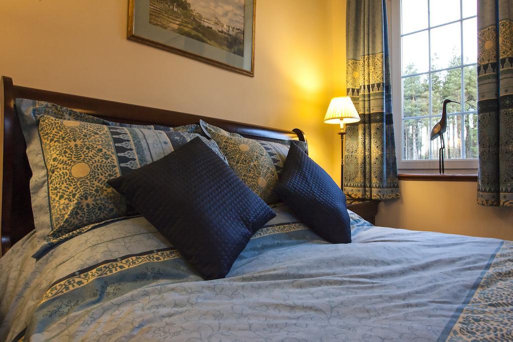 Dinichean House Bed & Breakfast Daviot  ภายนอก รูปภาพ