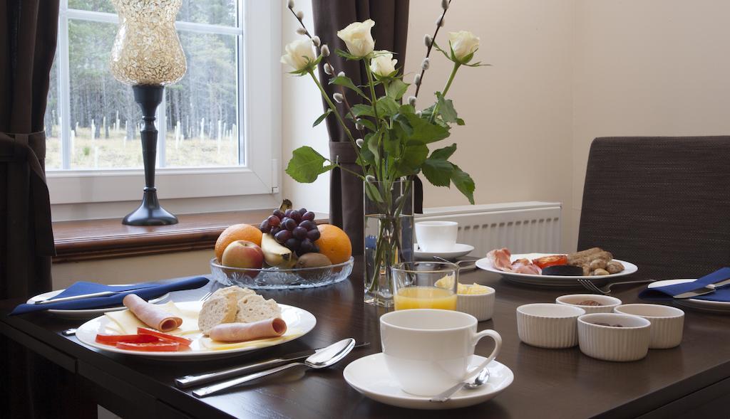Dinichean House Bed & Breakfast Daviot  ภายนอก รูปภาพ